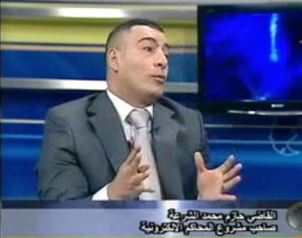 قاض أردني يطرح فكرة جهنمية لم يقبل سماعها منه أي مسؤول أردني ( فيديو ) قاض أردني يطرح فكرة جهنمية لم يقبل سماعها منه أي مسؤول أردني ( فيديو )