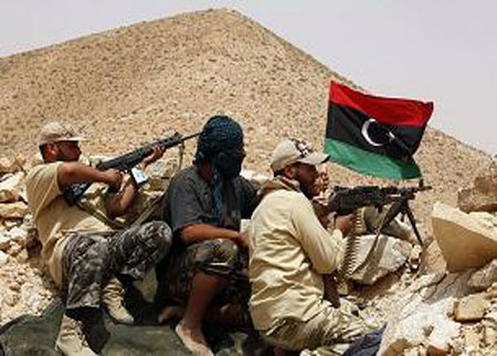 ليبيون يفرون لتونس بسبب الاشتباكات 