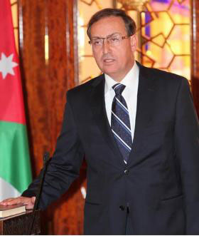 وزارة البيئة تبحث وضع استراتيجية للتخفيف من ظاهرة القاء النفايات  