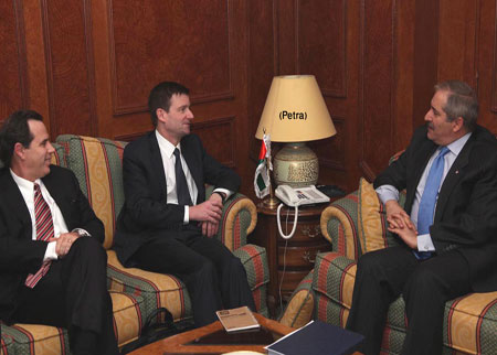 وزير الخارجية يلتقي المبعوث الاميركي لعملية السلام 