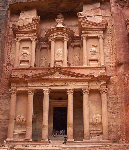 تفاؤل بان تشهد البترا تحسنا في عدد زوارها وعائداتها