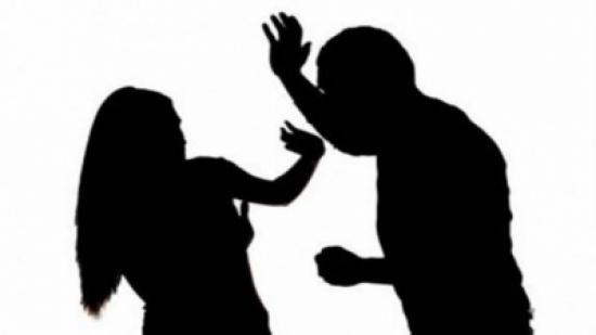 مصري يرمي زوجته من الطابق الرابع فيقتل معها امرأة أخرى! مصري يرمي زوجته من الطابق الرابع فيقتل معها امرأة أخرى!