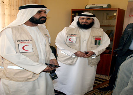 الوفد السادس للهلال الاحمر الاماراتي يوزع ثلاثة آلاف طرد غذائي على النازحين السوريين في الاردن (صور)