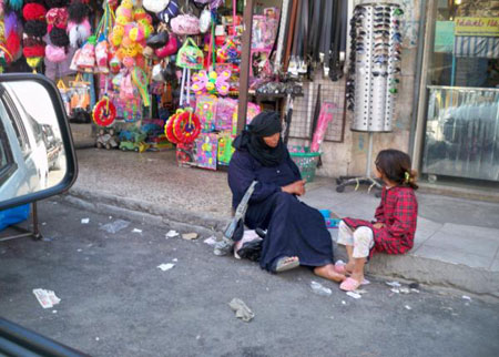 تنمية المفرق تحول 8 متسولين لمركز مكافحة التسول في مادبا