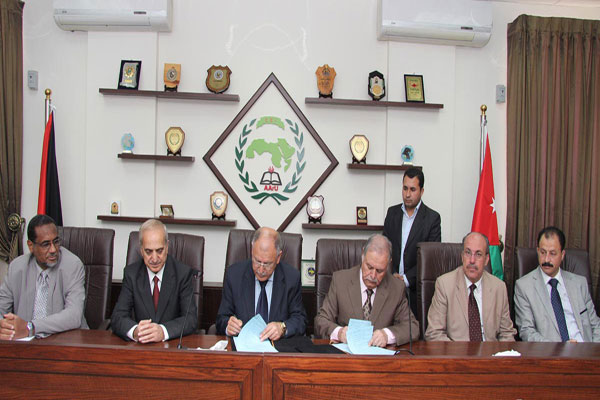 مذكرة تفاهم بين اتحاد الجامعات العربية وجمعية الأكاديميين الاردنيين