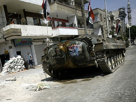 مسؤول تركي: 2350 سورياً فروا من ادلب إلى تركيا