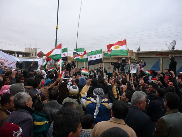 مئات الاف الاكراد يتظاهرون ضد النظام في المدن سوريا