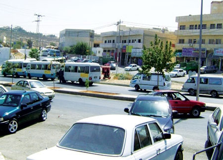 اهالي ناعور يطالبون الحكومة بتنفيذ مشروع صرف صحي لمناطقهم