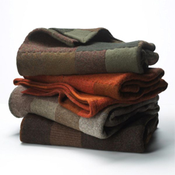 توزيع كسوة الشتاء على طالبات بمدرسة حفصة بلواء بني عبيد