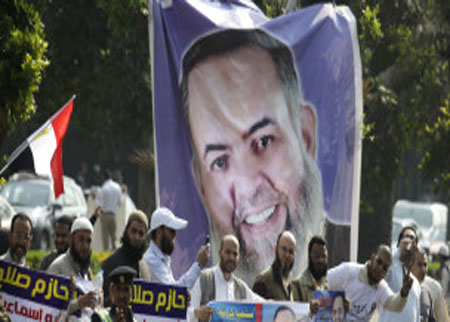 .مصر: القضاء الاداري يستجيب لطلب أبو اسماعيل في شأن جنسية والدته