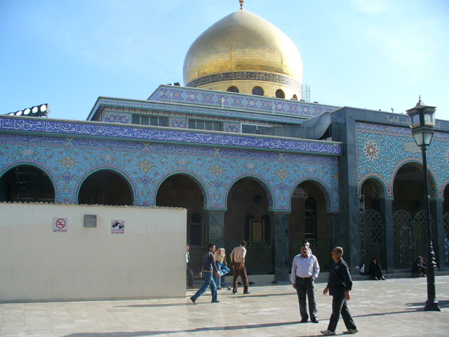 اغتيال رجل دين شيعي سوري أمام منزله في السيدة زينب 