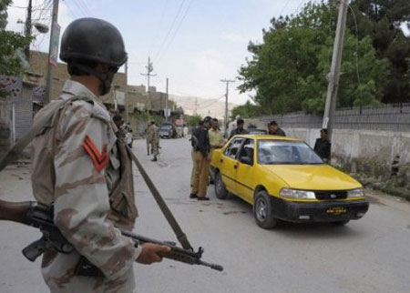 هجوم مسلح على سجن في باكستان يتسبب بفرار نحو 300 سجين