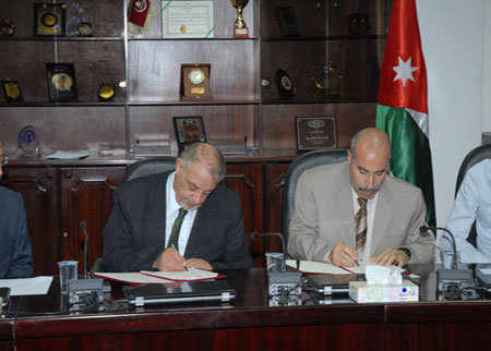 مذكرة تفاهم بين الجامعة الهاشمية وشركة خدمات ضبط الجودة في السعودية للتعاون في مجال التدريب على الفحوصات اللاإتلافية مذكرة تفاهم بين الجامعة الهاشمية وشركة خدمات ضبط الجودة في السعودية للتعاون في مجال التدريب على الفحوصات اللاإتلافية
