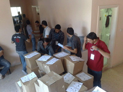 توزيع مساعدات على اللاجئين السوريين في الكرك