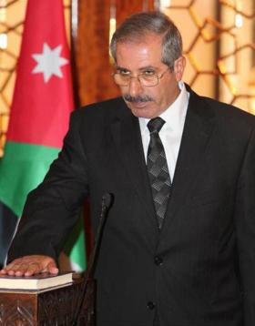 وزير المياه يبحث الواقع المائي ومعيقات العمل في سد وادي كفرنجه