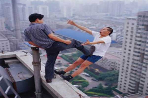 ماذا تفعل لو كنت مكانه !!!!!!!!!  ( صور )