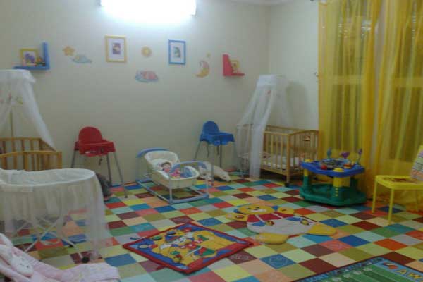  مدير الاسرة  : عدد الحضانات في السلط 34 حضانة منها 20  للقطاع الخاص و14 للقطاع الحكومي