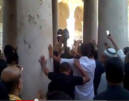 إيرانيون وإيرانيات ونساء حزب الله يلطمون في ساحة المسجد الأموي في دمشق ( شاهدوا الفيديوهات ) إيرانيون وإيرانيات ونساء حزب الله يلطمون في ساحة المسجد الأموي في دمشق ( شاهدوا الفيديوهات )