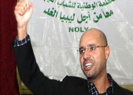 أوكامبو يصل ليبيا لبحث ملف سيف الإسلام أوكامبو يصل ليبيا لبحث ملف سيف الإسلام