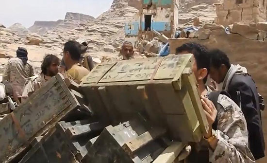قوات الشرعية تعثر على مخازن أسلحة بمناطق سكنية في باقم قوات الشرعية تعثر على مخازن أسلحة بمناطق سكنية في باقم