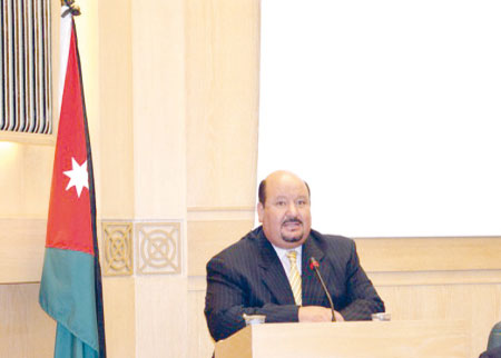 ديوان المحاسبة يطلب إعادة 70 الف دينار من موظفين 