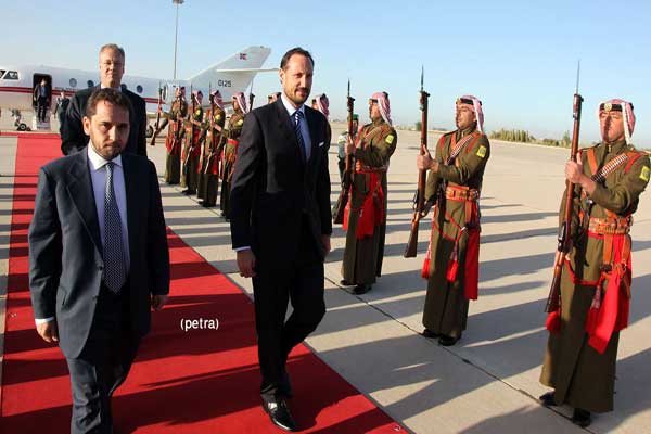 ولي عهد مملكة النرويج يصل الى عمان  