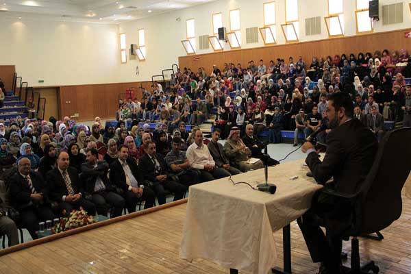 د. القضاة يلتقي طلبة جامعة الحسين بن طلال د. القضاة يلتقي طلبة جامعة الحسين بن طلال