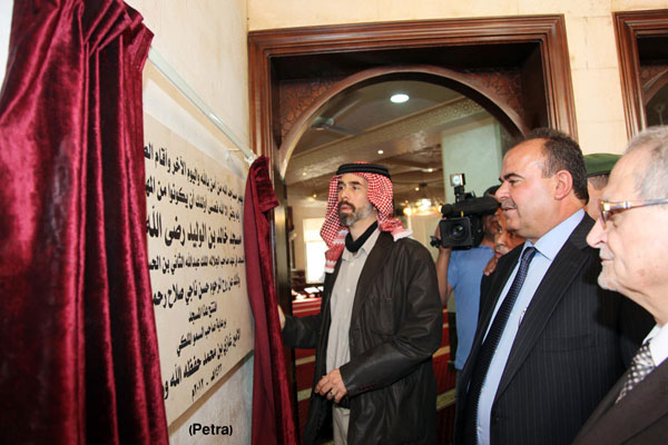 الامير غازي يفتتح مسجد خالد بن الوليد في طبربور