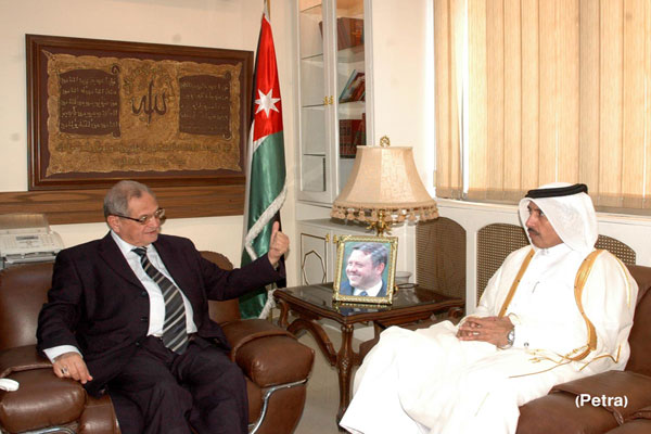 وزير الاوقاف يلتقي السفير القطري ويبحث علاقات التعاون المشترك