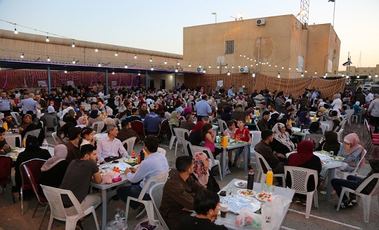 الأمن يقيم مأدبة إفطار لنزلاء مركز إصلاح وتأهيل الزرقاء وذويهم الأمن يقيم مأدبة إفطار لنزلاء مركز إصلاح وتأهيل الزرقاء وذويهم