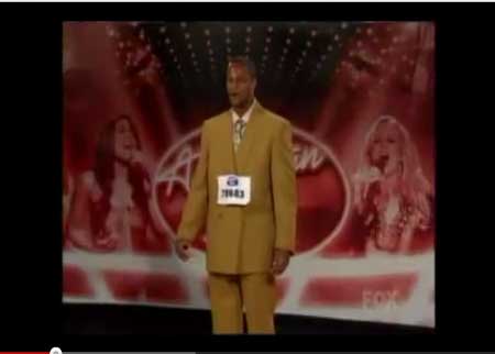 يضحكون على صوت المشترك في برنامج المواهب !! American idol 