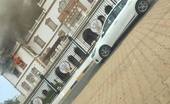بالفيديو : اندلاع حريق داخل مبنى القصر الرئاسي القديم بالخرطوم
