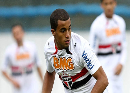 مورينيو يعطي الضوء الأخضر للتعاقد مع البرازيلي لوكاس مورا مورينيو يعطي الضوء الأخضر للتعاقد مع البرازيلي لوكاس مورا