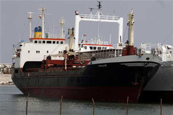 ضبط سفينة محملة بالاسلحة متجهة الى سوريا قبالة لبنان