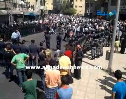 هكذا تنفض المسيرات في الاردن ( فيديو ) هكذا تنفض المسيرات في الاردن ( فيديو )