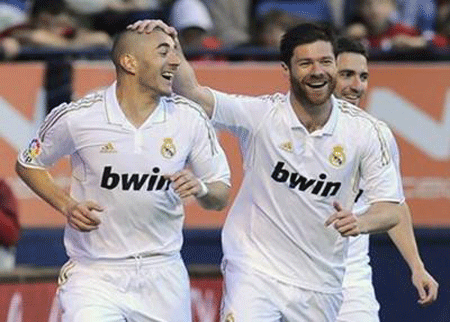 ريال مدريد يكتسح شباك اشبيلية بثلاثية نظيفة في الدوري الاسباني