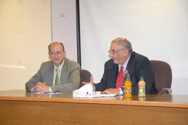 رئيس الجامعة الهاشمية يلتقي أسرة كلية العلوم الطبية المساندة رئيس الجامعة الهاشمية يلتقي أسرة كلية العلوم الطبية المساندة