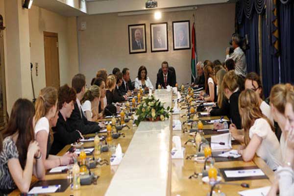 الدغمي يلتقي لجنة الاخوة البرلمانية الاردنية الكويتية ووفد طلاب من هولندا الدغمي يلتقي لجنة الاخوة البرلمانية الاردنية الكويتية ووفد طلاب من هولندا