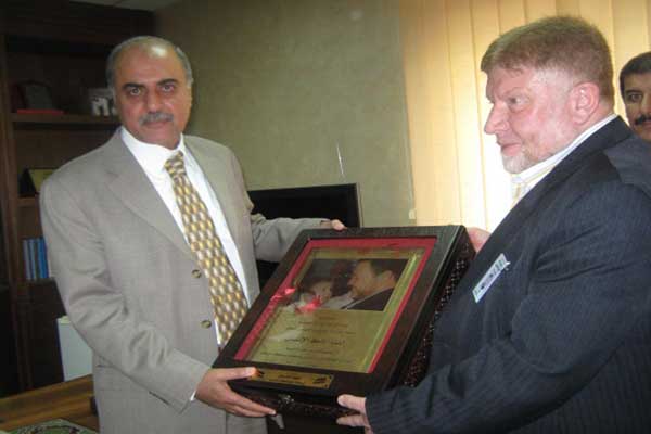 مادبا والزرقاء و الكرك يتسلمون وثيقة الملك الانسان