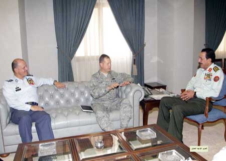 رئيس هيئة الأركان المشتركة يستقبل وفدا عسكريا اميركيا 