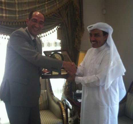 السفير القطري في عمان يتسلم جائزة المدينة العربية الأكثر أمنا والأقل عنفا للعام 2010/2011