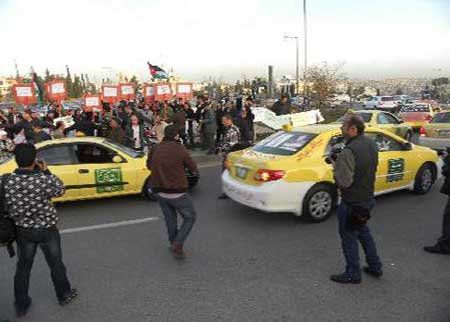 هيئة النقل تدرس مطالب اصحاب مكاتب التاكسي بتمديد العمر التشغيلي 