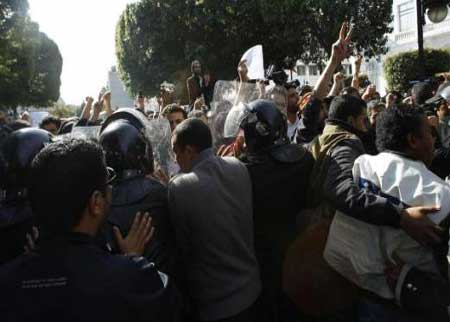 إندلاع مواجهات عشائرية عنيفة في أقصى جنوب تونس إندلاع مواجهات عشائرية عنيفة في أقصى جنوب تونس