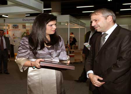 الأميرة سمية تفتتح معرض الاردن لمستلزمات التعليم