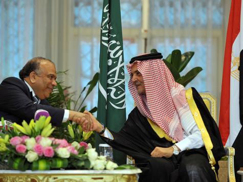 السعودية تعيد سفيرها لدى مصر السعودية تعيد سفيرها لدى مصر