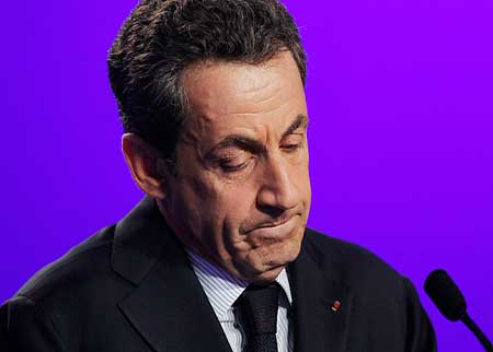 ساركوزي يتوسل للأغلبية الصامتة ويضيق الفارق مع هولاند إلى أربع نقاط