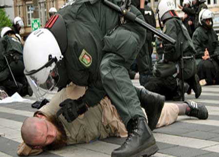 شرطة ألمانيا تعتقل 100 محتج سلفى