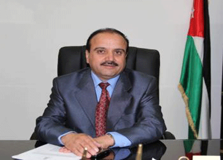 وزير النقل يتفقد مشروع الانطلاق الموحد للنقل الدولي ويطمئن على سير العمل فيه وزير النقل يتفقد مشروع الانطلاق الموحد للنقل الدولي ويطمئن على سير العمل فيه