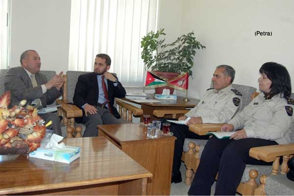 الأمير مرعد بن رعد يلتقي مدير عام الجمارك الأمير مرعد بن رعد يلتقي مدير عام الجمارك