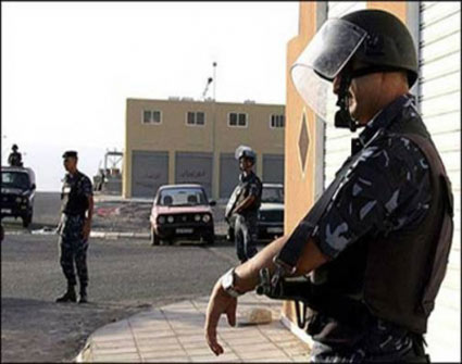 إطلاق أعيرة نارية  على الشرطة بالرصيفة والقاء القبض على مطلوب